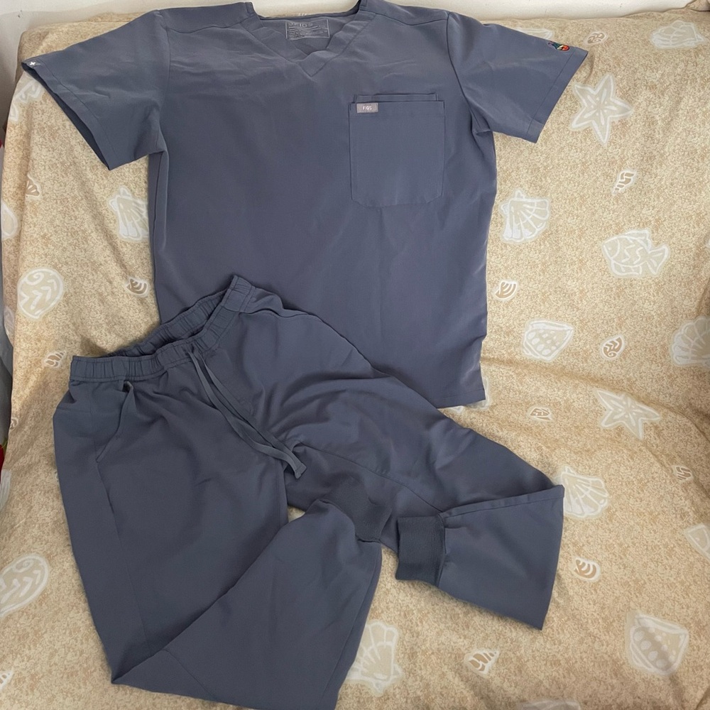 Men’s FIGS Scrub Top Embroidered & Pants Space Navy Set Size Medium Short